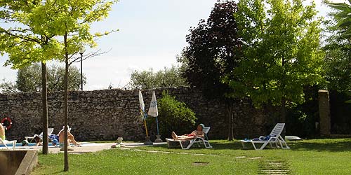Il giardino della piscina