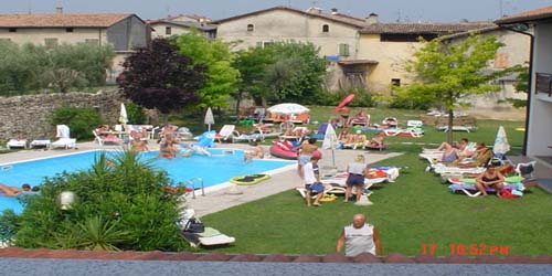 piscina con gente