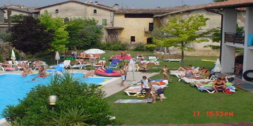 piscina con gente